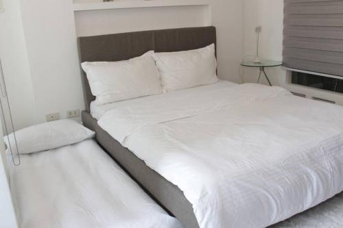 A2J Luxury 1BR BGC Balcony Suite Near BurgosCircle, Manila (fotografie 3)