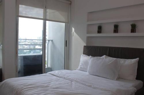 A2J Luxury 1BR BGC Balcony Suite Near BurgosCircle, Manila (fotografie 4)