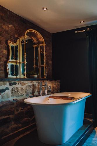 浴室, 喬納斯阿瑪斯旅館 (The Joiners Arms) in 察德