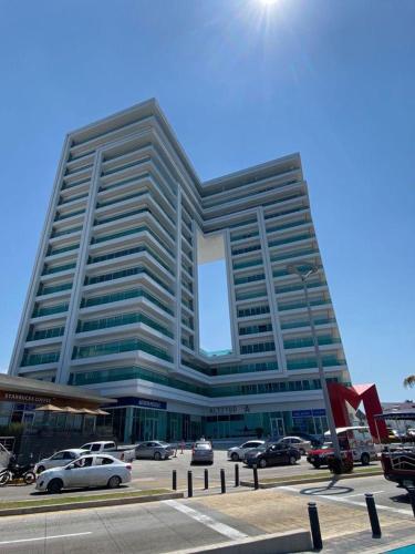 Condominio torre EME frente al malecón vista a la ciudad con alberca y algo al mar gimnacio