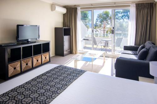 Queen Studio Apartment