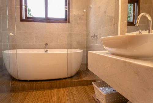 ห้องน้ำ, Pousada Jamboo in ปรายา โด อิตากวา