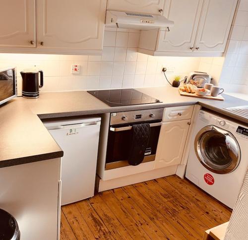 The Ramblers Rest - whole apartment - pet friendly - close to amenities and walks