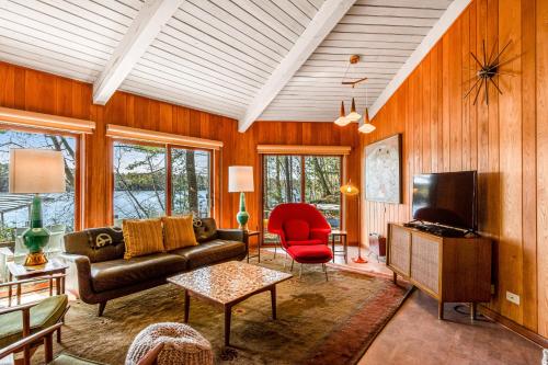 The Octagon on Big Bass in Eagle River, USA