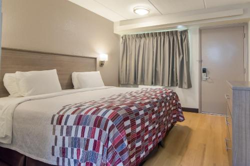 Red Roof Inn Durham - Triangle Park Room Type - Standard King Room Smoke Free