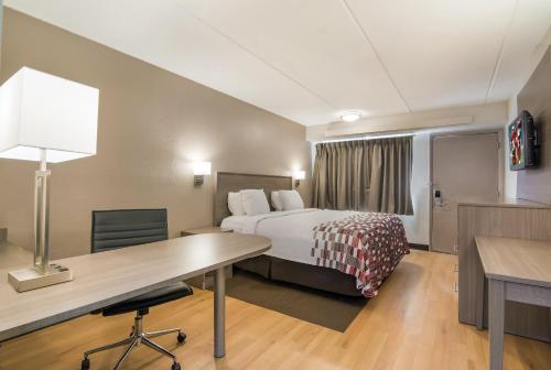 Red Roof Inn Durham - Triangle Park Room Type - Superior King Room Smoke Free