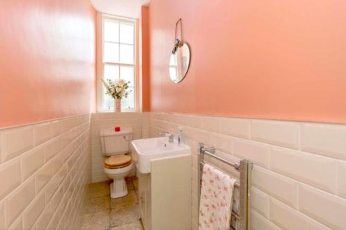 Old Town Centre Apartment 5 mins to Edinburgh Castle, South Lanarkshire