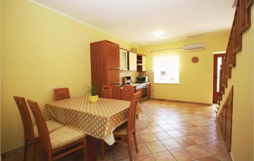 2 Bedroom Beautiful Home In Krnica