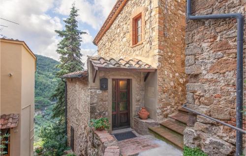 Two-Bedroom Holiday Home in La Sassa (PI) gîte à louer Querceto