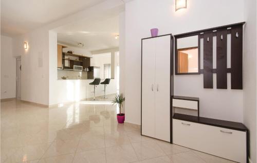 Lovely Apartment In Blizna Donja With Kitchen