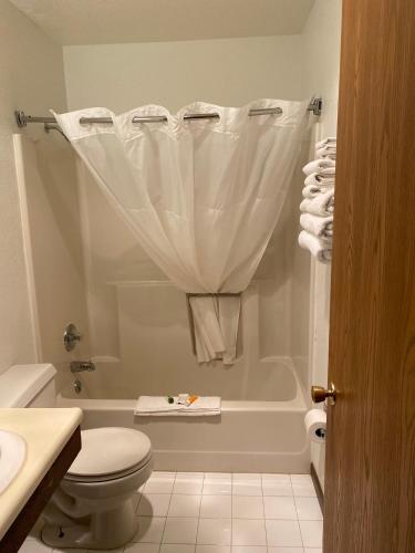Americas Best Value Inn Kadoka - image 3
