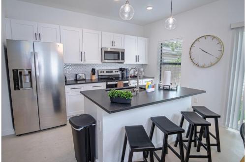 BRAND NEW 3 Stylish 3BR Near Exciting Downtown in San Antonio, USA