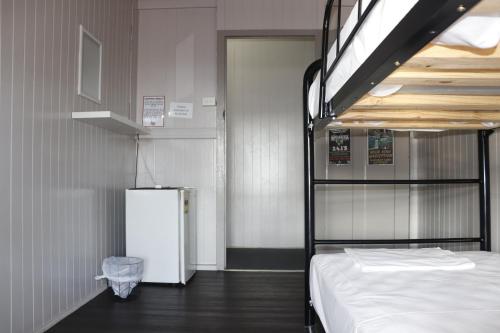 The Jack Backpackers Room Type - Basic Twin Room Shared Bathroom Age Limit 18 - 35