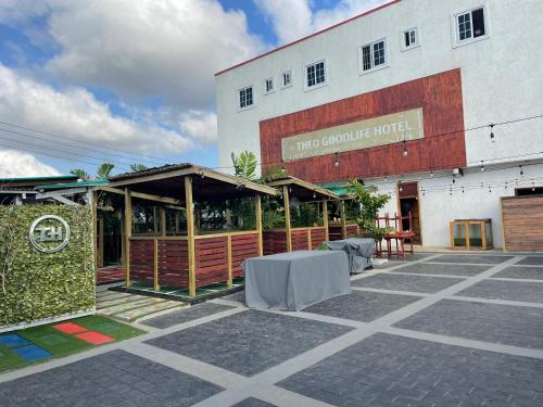 Theo Good Life Hotel in Big Ada