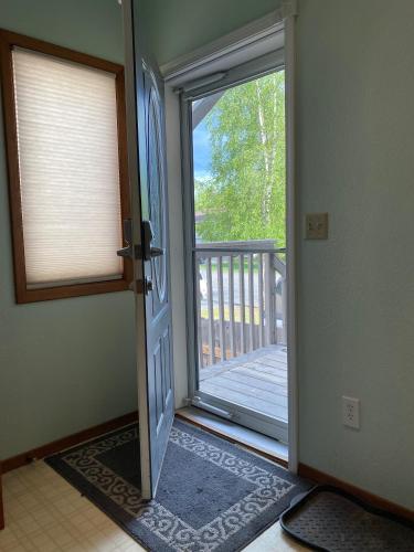 Trinity Escapes - Two Bedroom two bathroom full Apartment near airport – Anchorage, AK