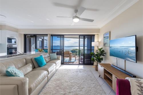 Florentine 13, 11 Columbia Close -fabulous unit with air con, wifi, pool, lift and waterviews, Nelson Bay (zdjęcie 8)