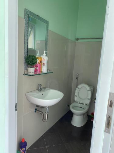Bathroom, Thu's homestay in Phuong 4