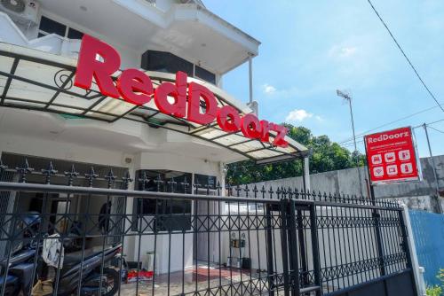 紅多茲酒店-近三寶壟PGRI大學 KoolKost Syariah near Universitas PGRI Semarang