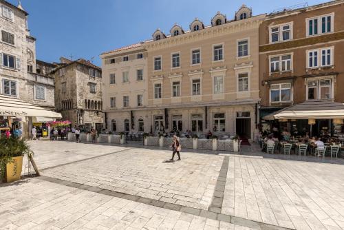 Main Square Duplex with Rooftop Terrace - image 5
