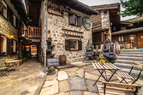  Petit Dahu - Chambres et Restaurant, Pension in Cogne bei Epinel