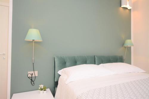 Bed, La Dotta apartments - Via Jacopo Barozzi 2 in Montagnola