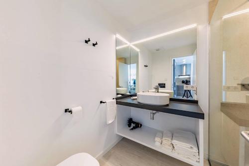 Beachfront Apartment Sivella Mar by Sealand Villas