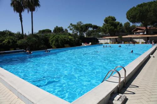 泳池, Blu Sun Apartment in Complesso Riva del Sole in 焦維納佐