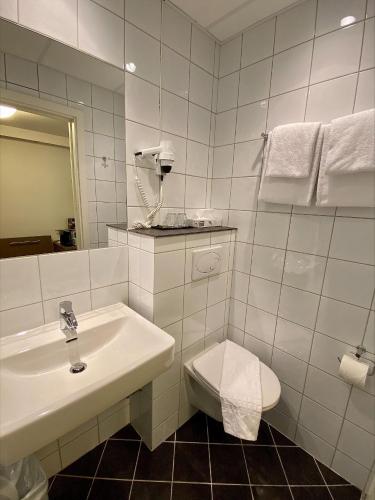 ห้องน้ำ, โรงแรมทอน คริสเตียนซันด์ (Thon Hotel Kristiansand) in คริสเตียนแซนด์
