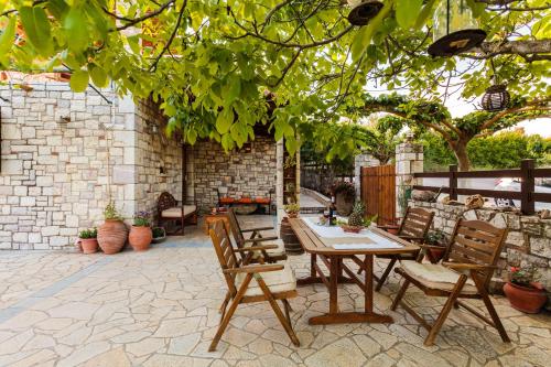 Petalidi Olive Garden Stone House near the beach