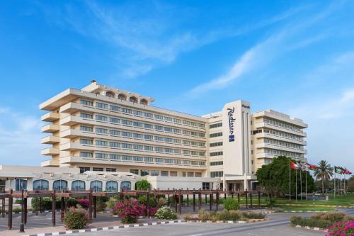 Radisson Blu Hotel & Resort, Al Ain - Photo 2 of 100