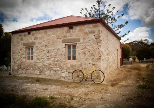 Norfolk Lodge - Dhilba Guuranda-Innes National Park in Marion Bay