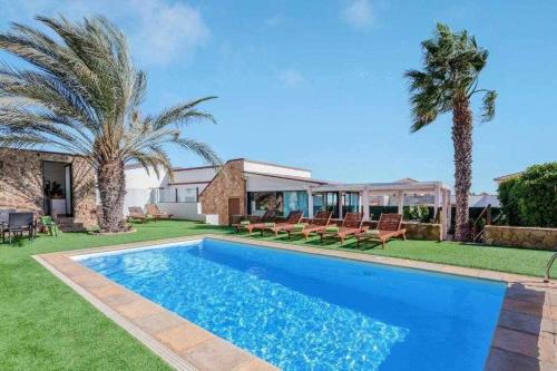 Villa cobas con piscina y privada