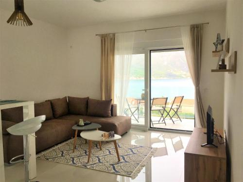 Cosy apartment with panoramic view of Kotor Bay