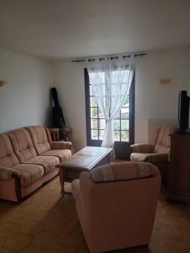 Maison cosy avec cheminée gîte à louer Mathons