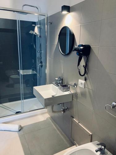 Double Room with Private Bathroom image 1