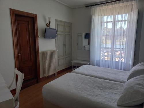 2 twin beds