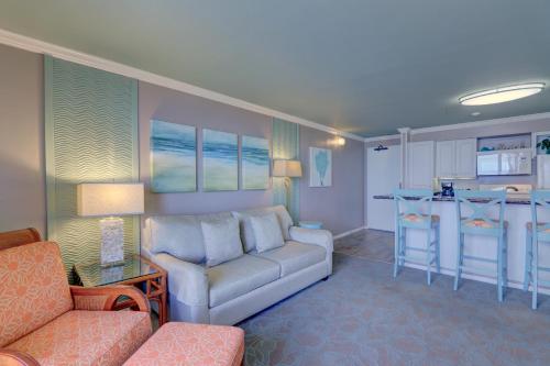 Gorgeous San Luis Condo Amazing Pool Amenities Ocean Views From 2 Balconies in Galveston, USA