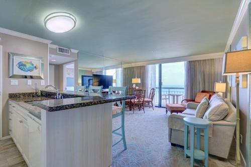 Gorgeous San Luis Condo Amazing Pool Amenities Ocean Views From 2 Balconies in Galveston, USA