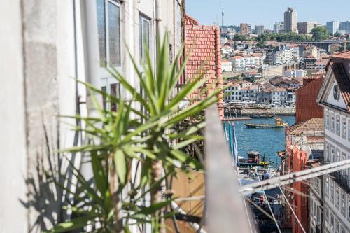  GuestReady - Ascending Cyan River view in Porto