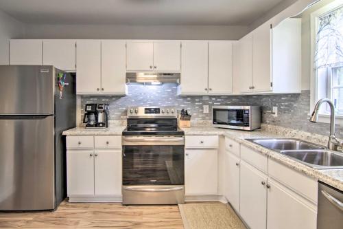 Coastal Escape w/ Water Access & Sunroom, Ocean View (foto 6)