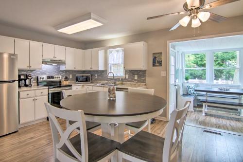 Coastal Escape w/ Water Access & Sunroom, Ocean View (foto 8)