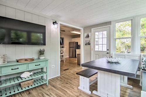 Coastal Escape w/ Water Access & Sunroom, Ocean View (foto 9)