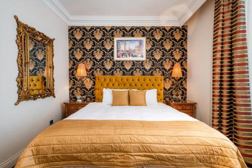 Ashburn Hotel - main image