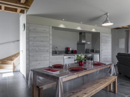 Gîtes rénovés à la ferme, terrasse et ambiance scandinave - FR-1-489-79 (Gites renoves a la ferme, terrasse et ambiance scandinave - FR-1-489-79) in Neuilly-le-Réal