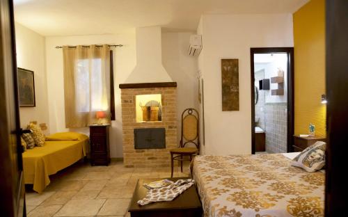 Deluxe Triple Room image 9
