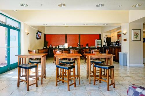 เบสท์ เวสเทิร์น เฮอริเทจ อินน์ (Best Western Heritage Inn) in คอนคอร์ด (CA)