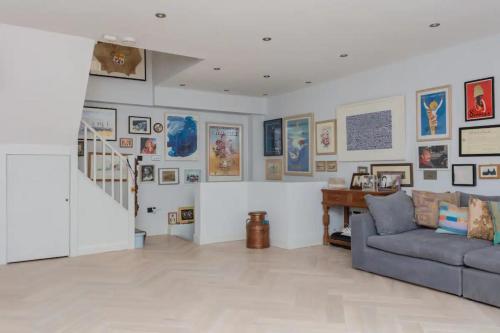 Contemporary 2 Bedroom House in Vibrant Shepherds Bush gîte à louer Loftus Road