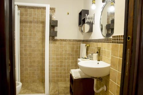 Standard Quadruple Room image 2