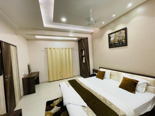 辛格舒適酒店 (Hotel Singh Comfort Inn) in 戈勒克布爾