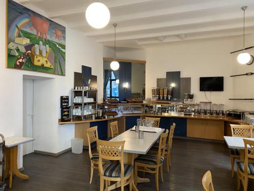 อาหารและเครื่องดื่ม, โอเปร่า โฮเต็ล เคิลน์ (Opera Hotel Koln) in โคโลญจน์